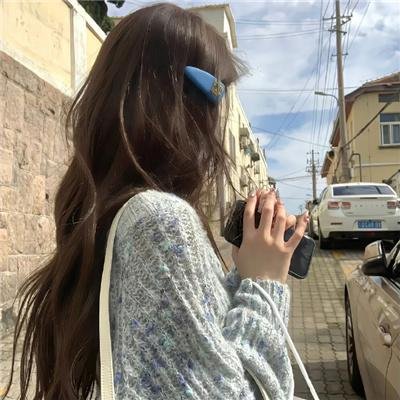 黑衣女孩